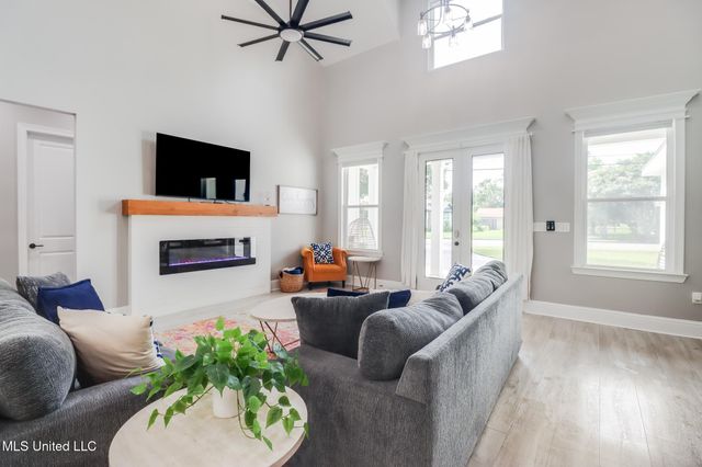 1411 2nd Street, Gulfport, MS 39501