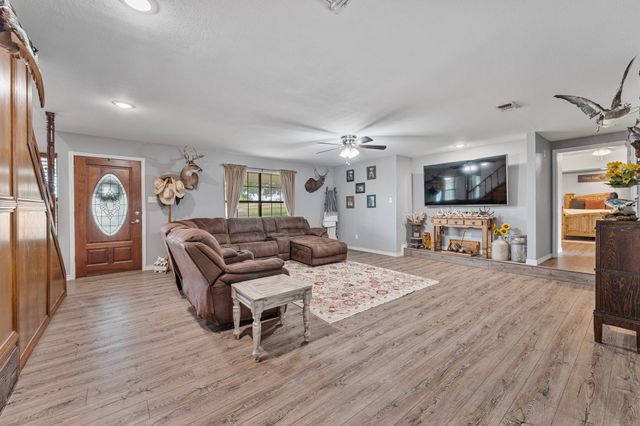 401 Brock Spur, Millsap, TX 76066