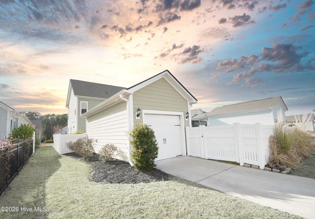 9154 Village Lake Drive SW, Calabash, NC 28467