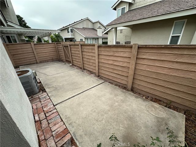 64 Ashbrook, Irvine, CA 92604