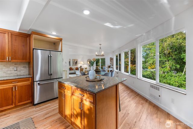 2708 NE 98th Street, Seattle, WA 98115