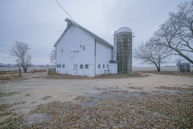 2610 S Klinger Road, Pecatonica, IL 61063