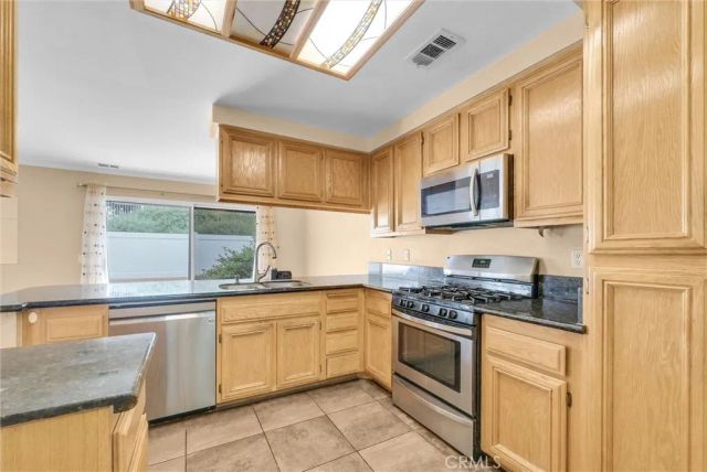 19121 Broken Bow, Riverside, CA 92508