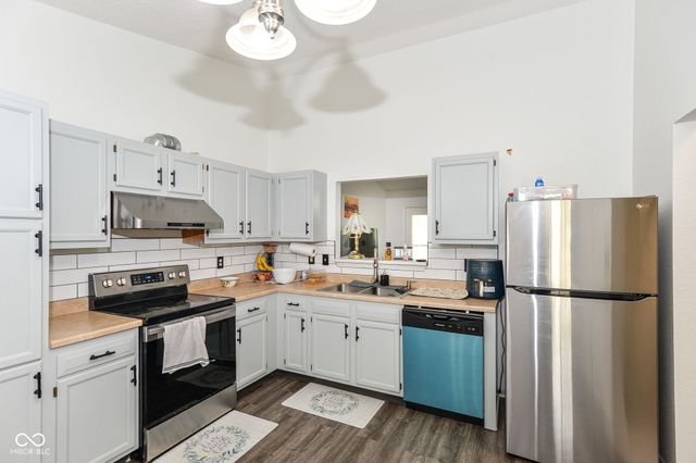 776 Alvey Court, Greenwood, IN 46143