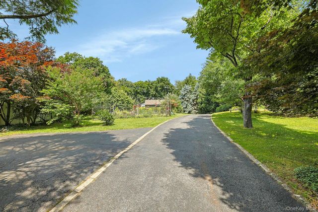 15 Grandview Lane, Thornwood, NY 10594