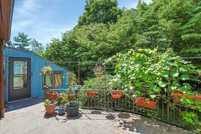 15 Grandview Lane, Thornwood, NY 10594