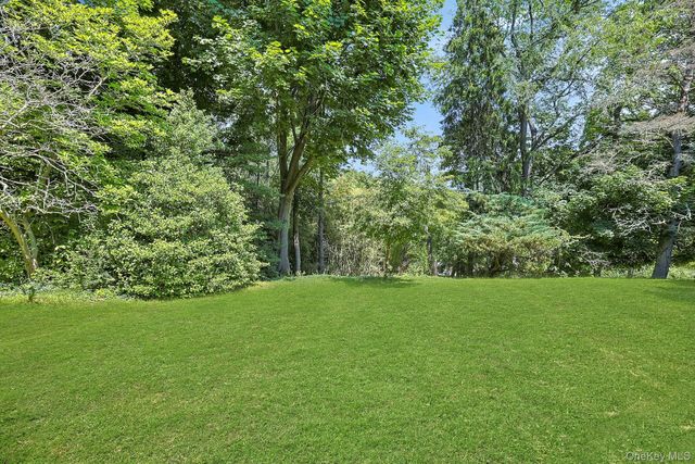 15 Grandview Lane, Thornwood, NY 10594