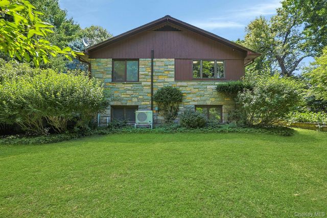 15 Grandview Lane, Thornwood, NY 10594