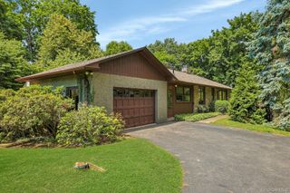 15 Grandview Lane, Thornwood, NY 10594