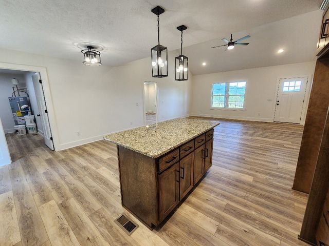 195 Scenic Ln, Hartsville, TN 37074