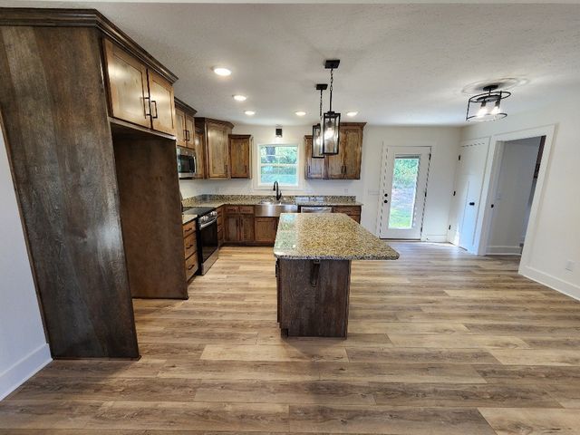 195 Scenic Ln, Hartsville, TN 37074