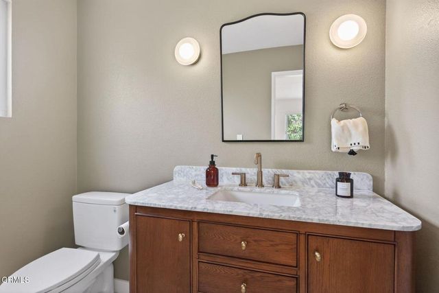 921 Calle Pinata, Thousand Oaks, CA 91320