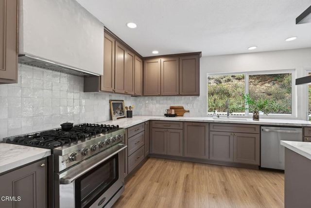 921 Calle Pinata, Thousand Oaks, CA 91320