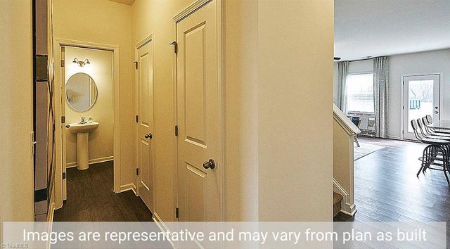 3020 Middle Creek Lane, Greensboro, NC 27405
