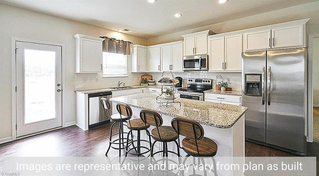 3020 Middle Creek Lane, Greensboro, NC 27405