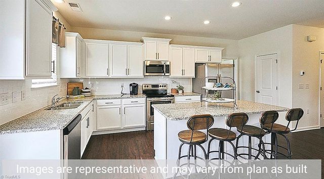 3020 Middle Creek Lane, Greensboro, NC 27405