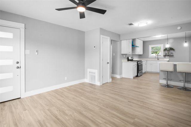 5624 S Hampshire Boulevard, Fort Worth, TX 76112