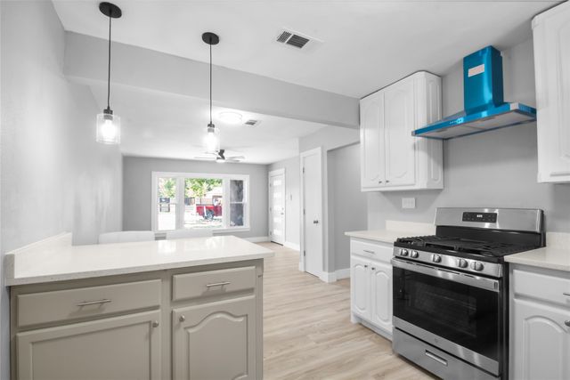 5624 S Hampshire Boulevard, Fort Worth, TX 76112