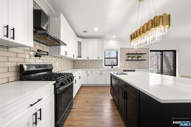129 Rivervale Road, River Vale, NJ 07675