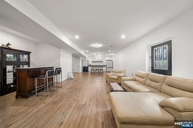 129 Rivervale Road, River Vale, NJ 07675