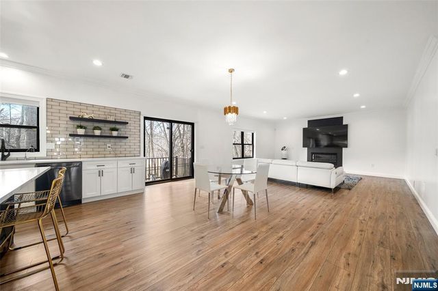 129 Rivervale Road, River Vale, NJ 07675