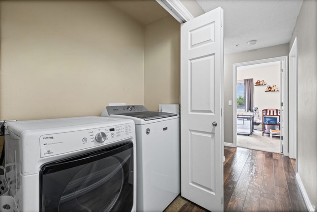 Image 16 of property listing at 180 W ALBION VILLAGE WAY #301, Sandy, UT 84070