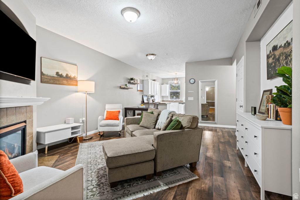 Image 3 of property listing at 180 W ALBION VILLAGE WAY #301, Sandy, UT 84070