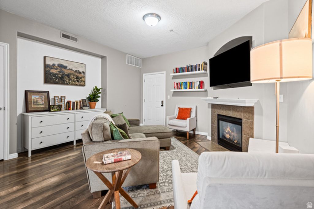Image 4 of property listing at 180 W ALBION VILLAGE WAY #301, Sandy, UT 84070