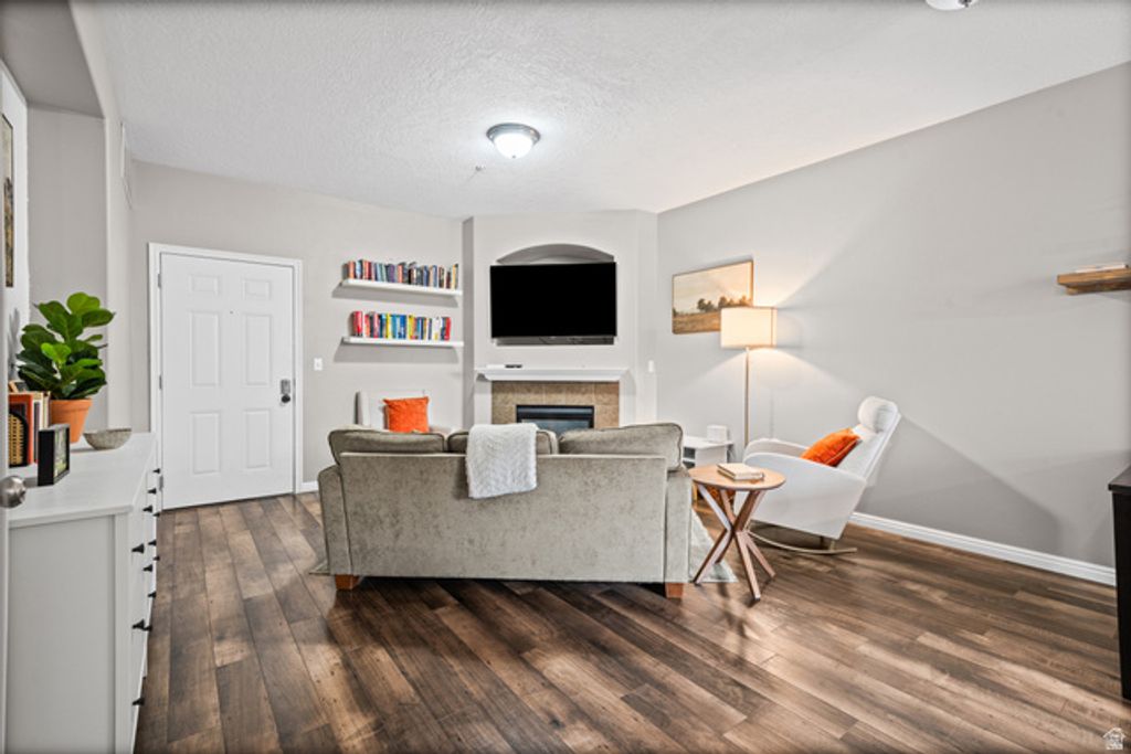 Image 5 of property listing at 180 W ALBION VILLAGE WAY #301, Sandy, UT 84070