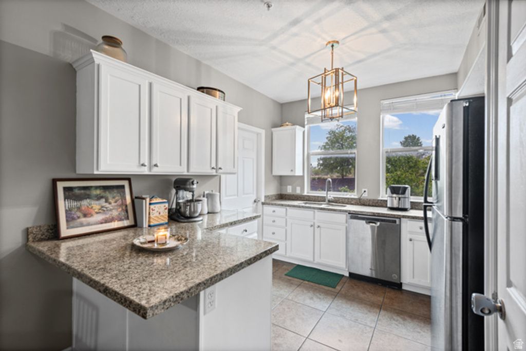 Image 9 of property listing at 180 W ALBION VILLAGE WAY #301, Sandy, UT 84070