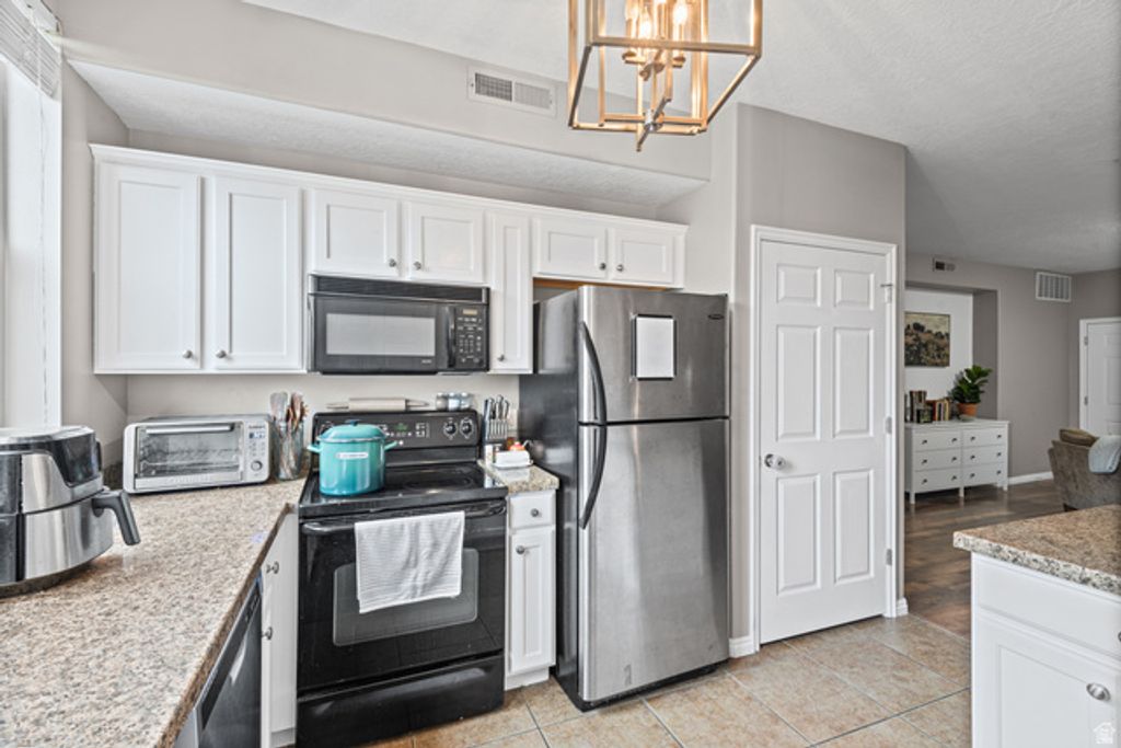 Image 10 of property listing at 180 W ALBION VILLAGE WAY #301, Sandy, UT 84070