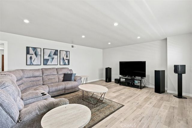 5354 Lindley Avenue 209, Encino, CA 91316