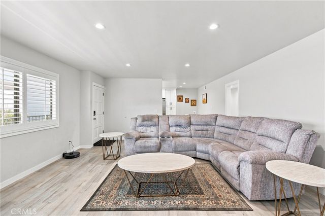 5354 Lindley Avenue 209, Encino, CA 91316