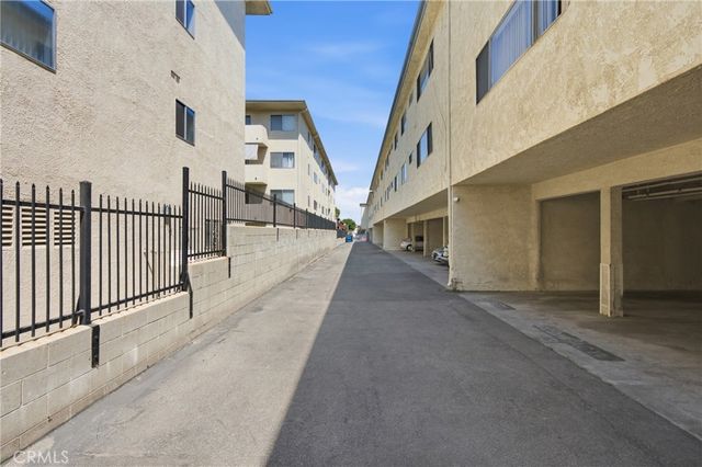 5354 Lindley Avenue 209, Encino, CA 91316