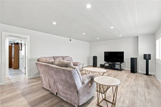 5354 Lindley Avenue 209, Encino, CA 91316