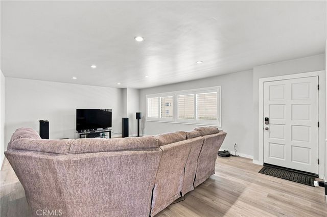5354 Lindley Avenue 209, Encino, CA 91316