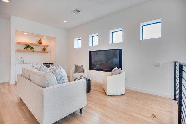 6915 Pasadena Avenue, Dallas, TX 75214