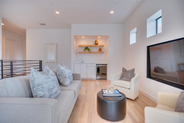 6915 Pasadena Avenue, Dallas, TX 75214