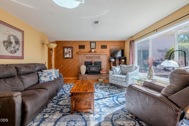 202 Kings Way, Central Point, OR 97502