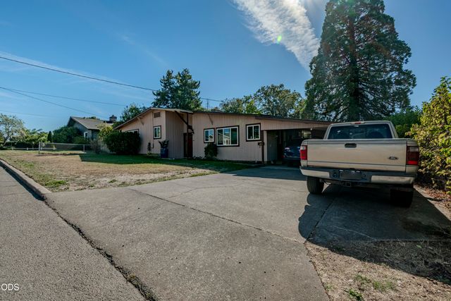 202 Kings Way, Central Point, OR 97502