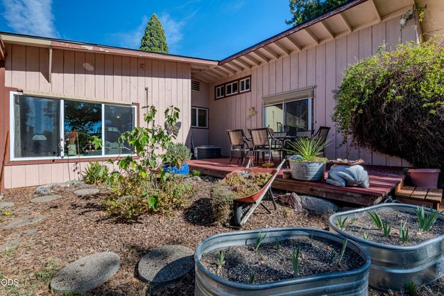 202 Kings Way, Central Point, OR 97502