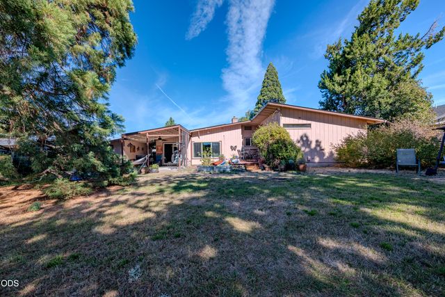 202 Kings Way, Central Point, OR 97502