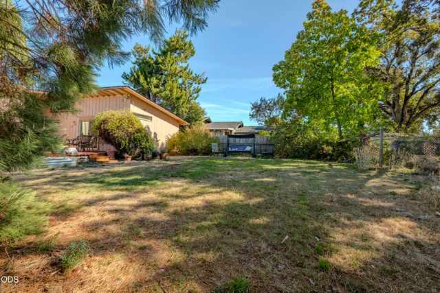 202 Kings Way, Central Point, OR 97502
