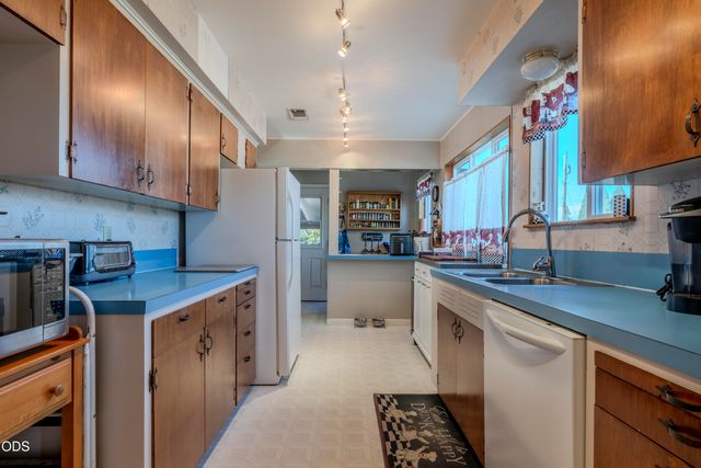202 Kings Way, Central Point, OR 97502