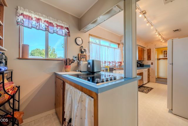 202 Kings Way, Central Point, OR 97502
