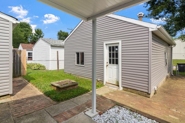 261 Sunset Drive S, Johnstown, OH 43031