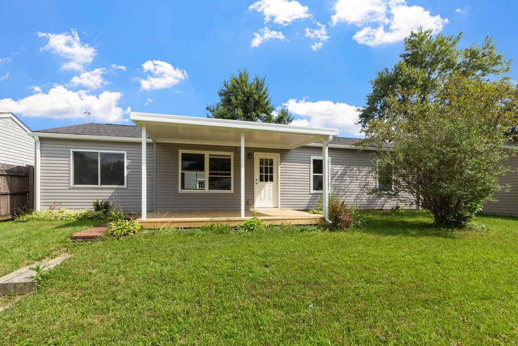 261 Sunset Drive S, Johnstown, OH 43031