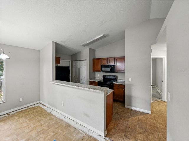 829 N LAKE AVENUE, Lakeland, FL 33801