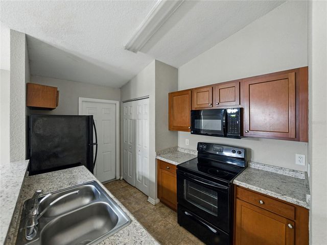 829 N LAKE AVENUE, Lakeland, FL 33801