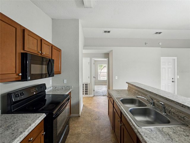 829 N LAKE AVENUE, Lakeland, FL 33801